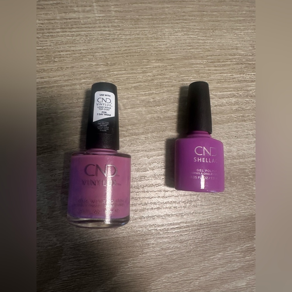 💜NWOT-NEW LILAC COLOURED CND SHELLAC AND MATCHING COLOURED POLISH💜